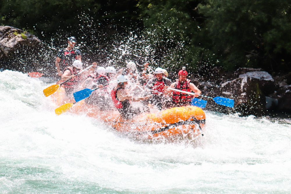 [POPULARNO] Izaberite aktivan odmor – krenite na rafting u kanjon Tare i doživite nezaboravnu avanturu sa Highlander timom!
