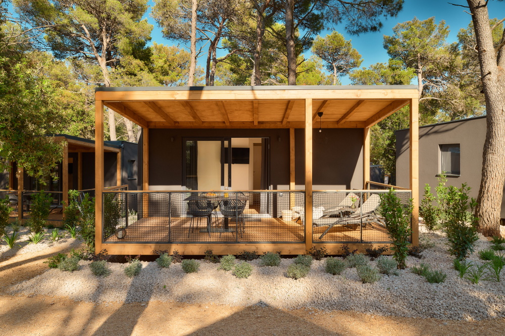 [Pakoštane] Pine beach resort***: Proljetni odmor u resortu smještenom u prirodnoj uvali s prekrasnom prirodnom pješčanom plažom!