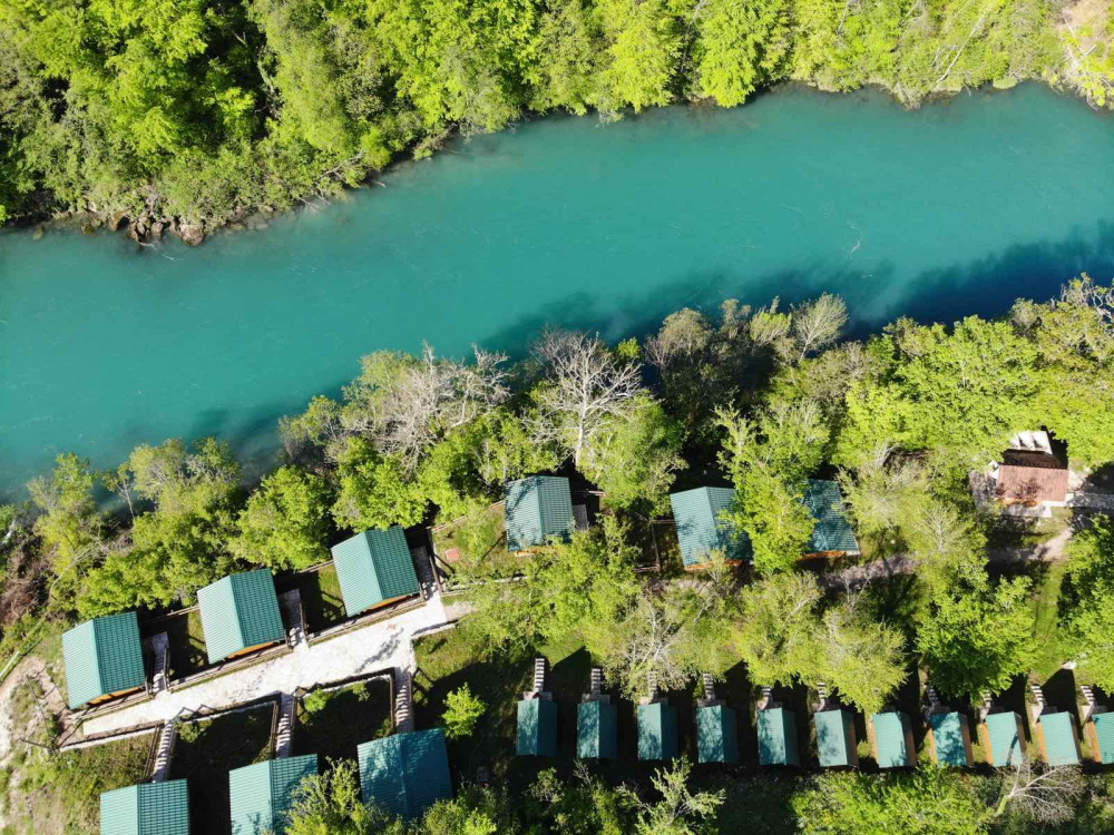 [POPULARNO] Izaberite aktivan odmor – krenite na rafting u kanjon Tare i doživite nezaboravnu avanturu sa Highlander timom!