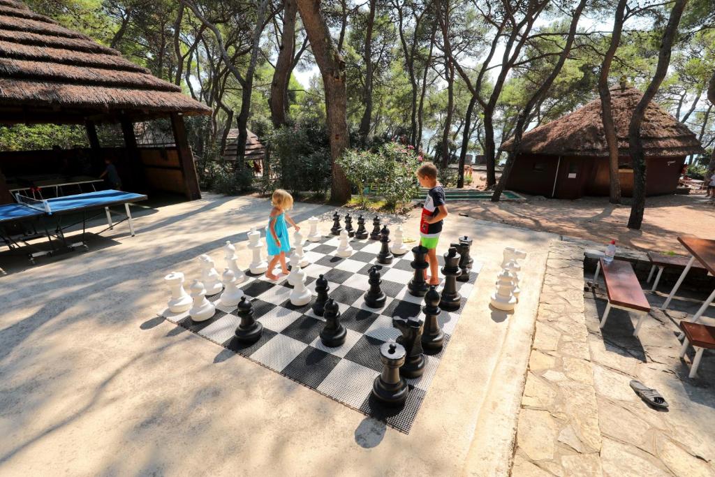 [Pakoštane] Pine beach resort***: Proljetni odmor u resortu smještenom u prirodnoj uvali s prekrasnom prirodnom pješčanom plažom!