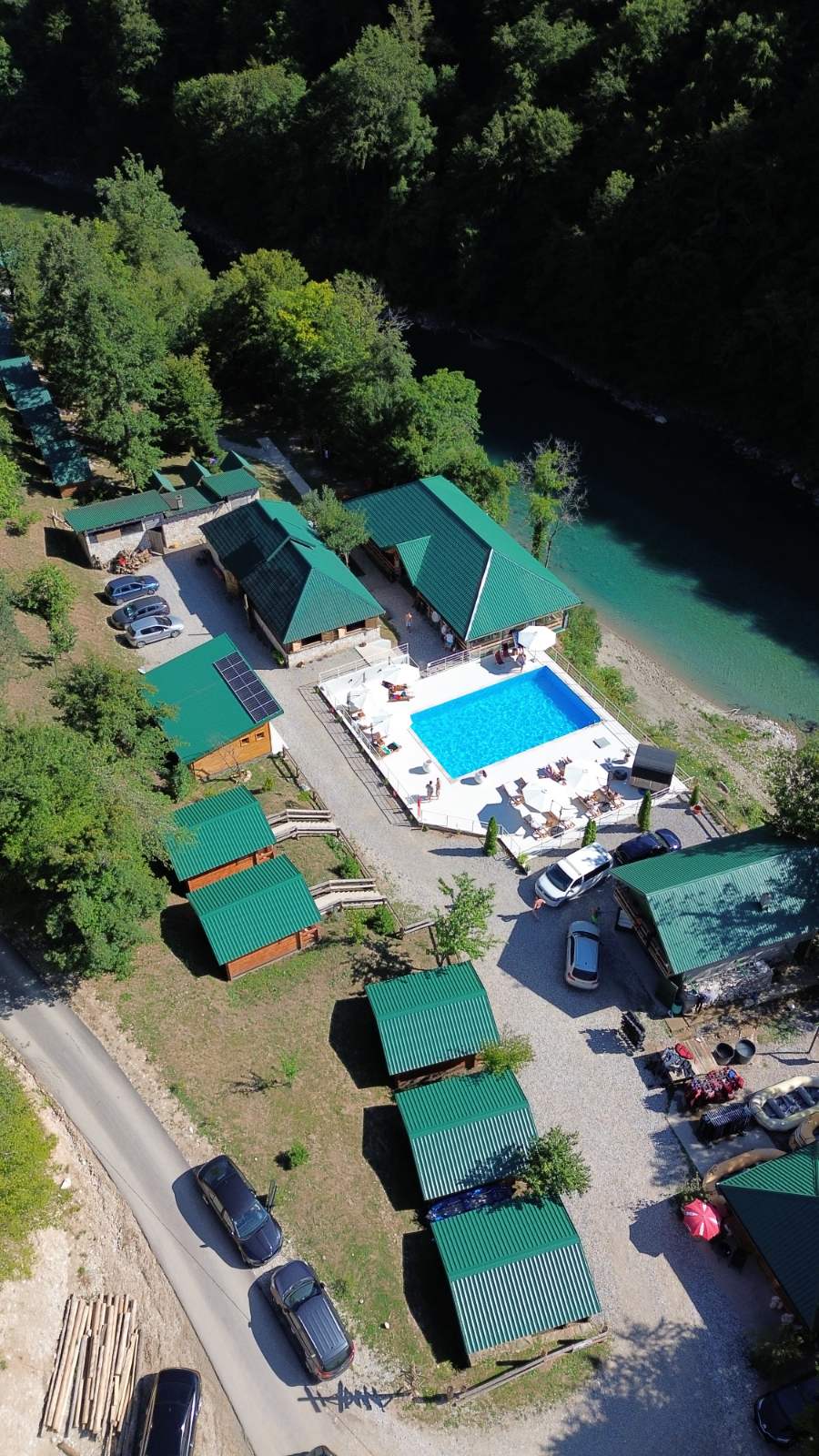 [POPULARNO] Izaberite aktivan odmor – krenite na rafting u kanjon Tare i doživite nezaboravnu avanturu sa Highlander timom!