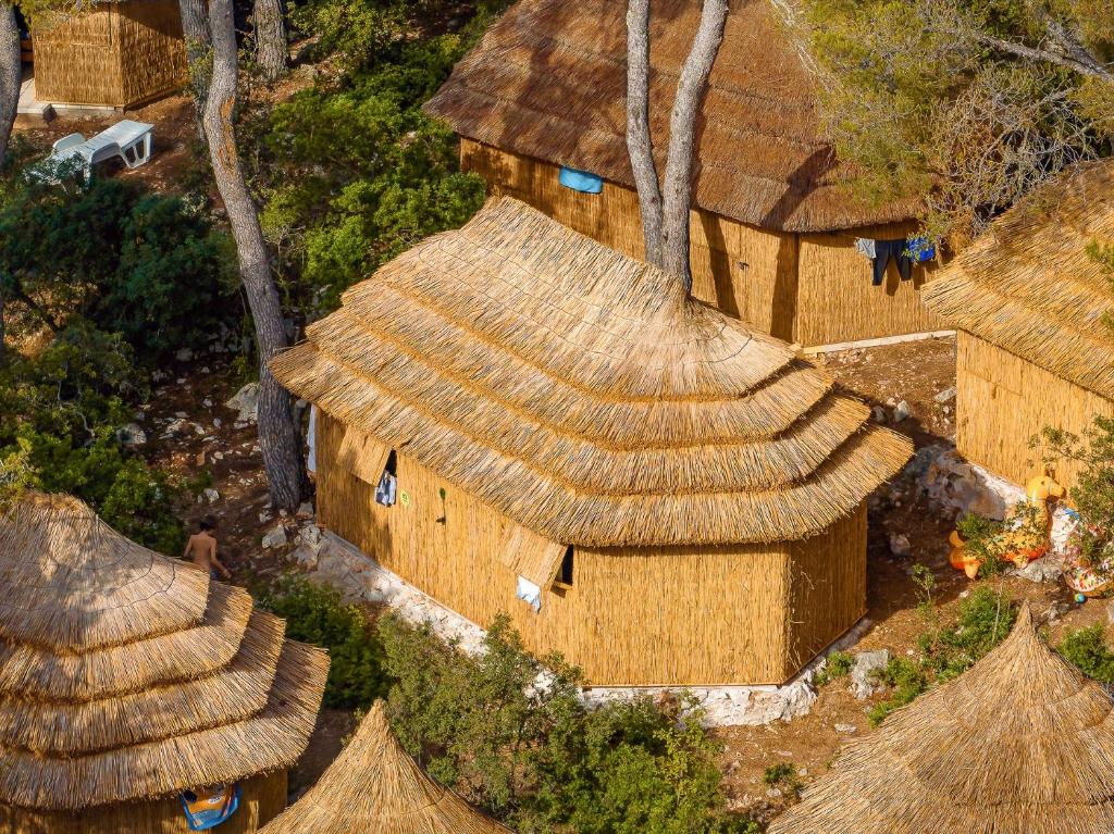 [Pakoštane] Pine Beach Bungalows all inclusive***: Rani ljetni odmor u resortu smještenom u prirodnoj uvali s prekrasnom prirodnom pješčanom plažom!