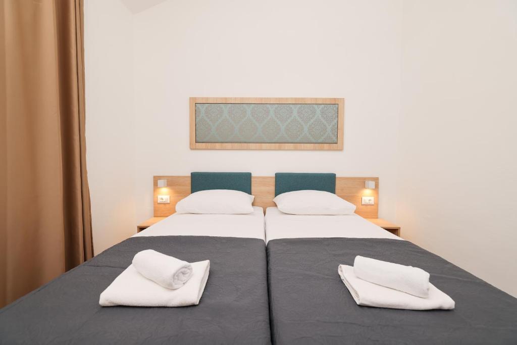 [Trogir] Apartmani Medena****: LIPANJSKI ODMOR UZ MORE I BAZENE U DALMACIJI UZ POLUPANSION I GRATIS DIJETE!
