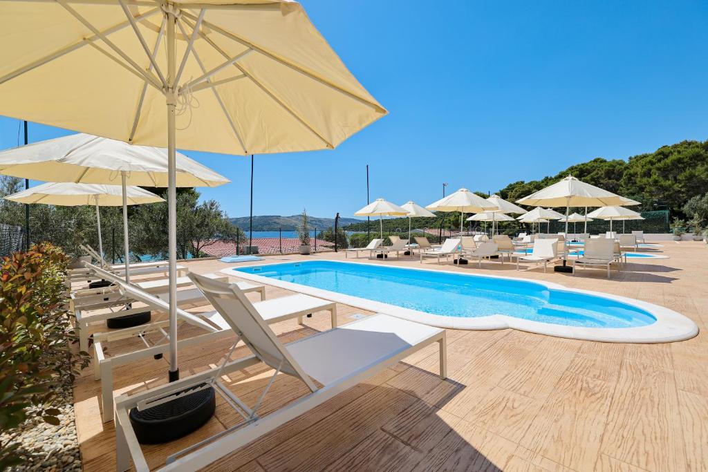 [Trogir] Apartmani Medena****: LIPANJSKI ODMOR UZ MORE I BAZENE U DALMACIJI UZ POLUPANSION I GRATIS DIJETE!