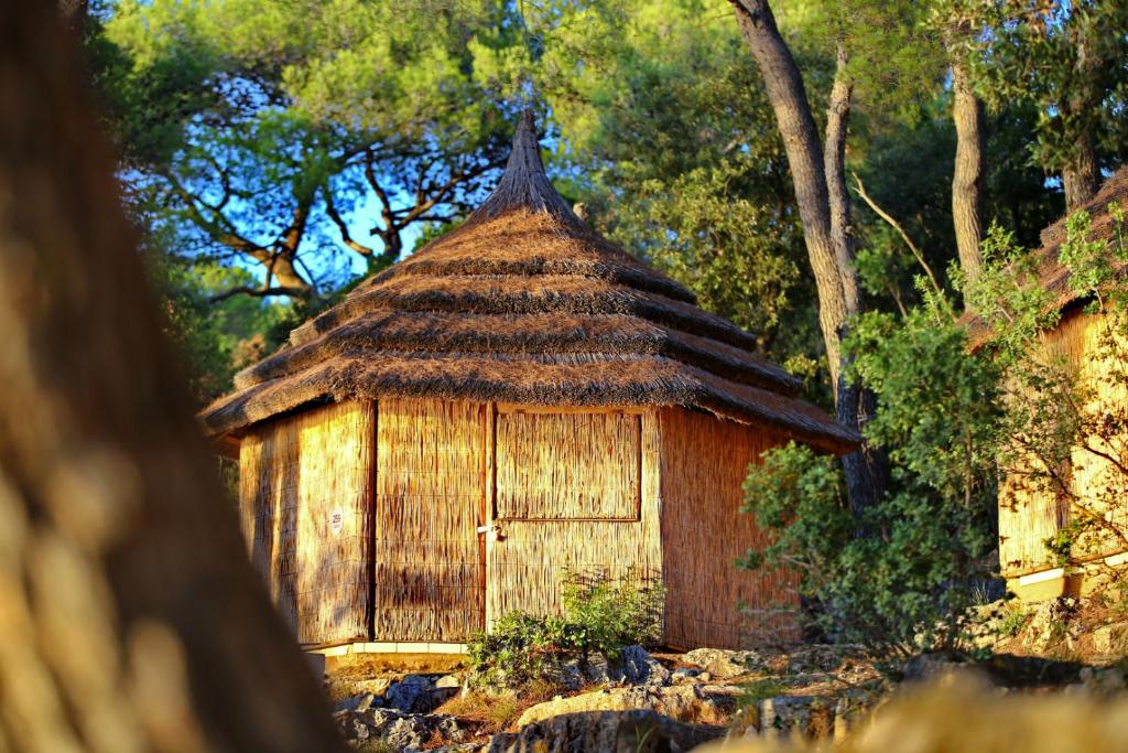 [Pakoštane] Pine Beach Bungalows all inclusive***: Rani ljetni odmor u resortu smještenom u prirodnoj uvali s prekrasnom prirodnom pješčanom plažom!