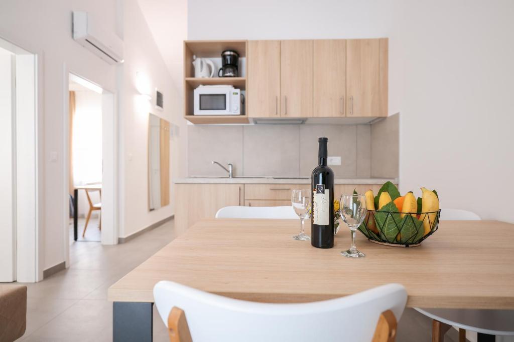[Trogir] Apartmani Medena****: LIPANJSKI ODMOR UZ MORE I BAZENE U DALMACIJI UZ POLUPANSION I GRATIS DIJETE!