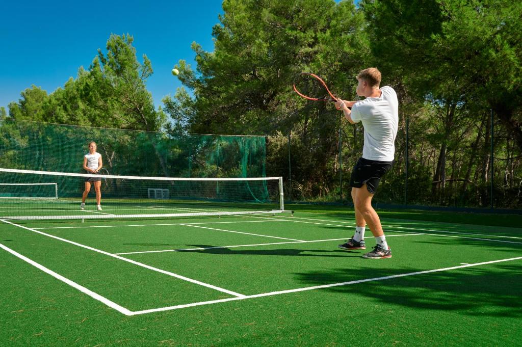 [Pakoštane] Pine beach resort***: Proljetni odmor u resortu smještenom u prirodnoj uvali s prekrasnom prirodnom pješčanom plažom!