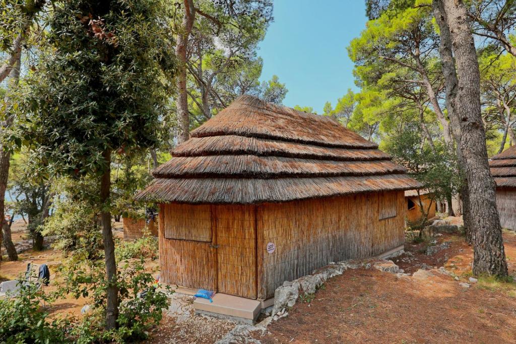 [Pakoštane] Pine Beach Bungalows all inclusive***: Rani ljetni odmor u resortu smještenom u prirodnoj uvali s prekrasnom prirodnom pješčanom plažom!